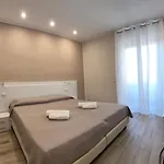 Seaside Holidays לינה וארוחת בוקר 3*