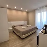 Seaside Holidays לינה וארוחת בוקר
