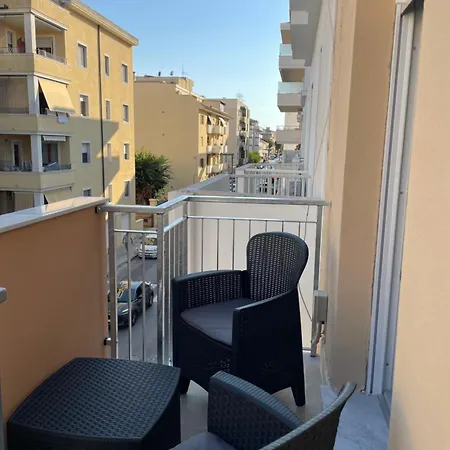 Seaside Holidays Couette-café 3*