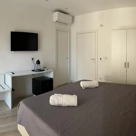 Bed & Breakfast Seaside Holidays 3*